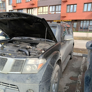 Замена аккумулятора на Nissan Pathfinder III 2004 - 2010 2.5d (174 л.с.) Замена аккумулятора на Nissan Pathfinder III 2004 - 2010 2.5d (174 л.с.)