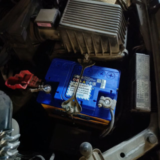 Замена аккумулятора на Nissan Maxima IV (A32) 1995 - 2000 2.0 (140 л.с.) Замена аккумулятора на Nissan Maxima IV (A32) 1995 - 2000 2.0 (140 л.с.)